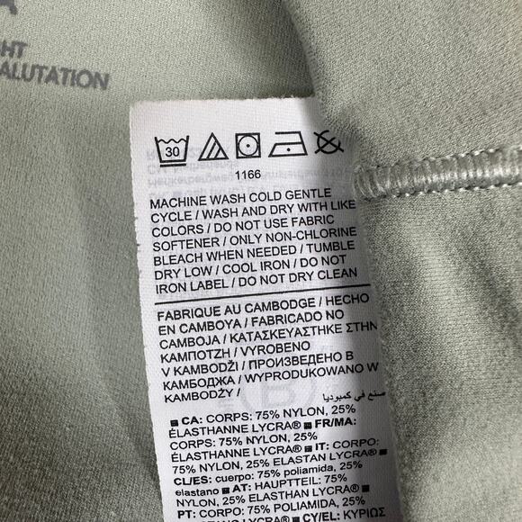 Athleta Salutation Stash Pocket 7/8 Tight XL Light Green Stretch High Rise Capri - Picture 10 of 15